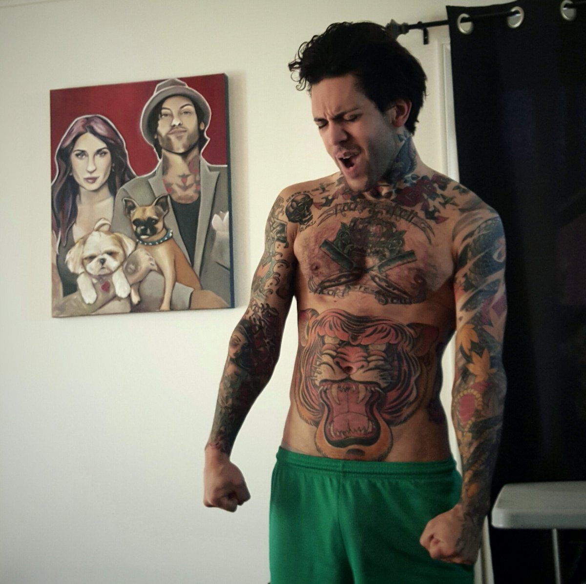 thesmallhands_'s tweet photo. My workouts mainly consist of jerking off #imaginarydicks while listening to #fatjoe . #GsUP #punkrockworkout https://t.co/zioHHMlucJ