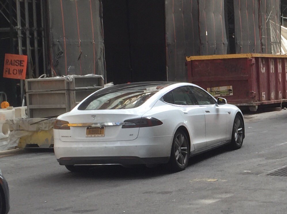 phalvares's tweet photo. Nice license plate for a @TeslaMotors #bubbble https://t.co/zuFhfiYuTk