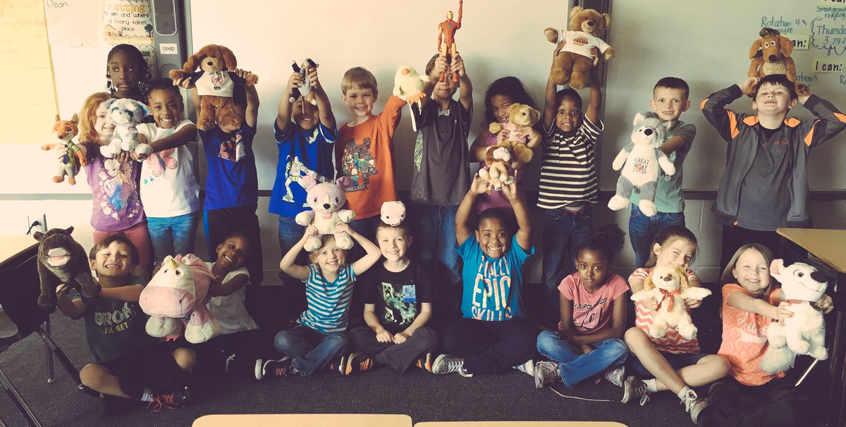 WoodisWizards's tweet photo. Measuring stuffed animals! #firstgrade #mathschat #nonstandard #fun #sweet https://t.co/Ys9ZPqbkiv