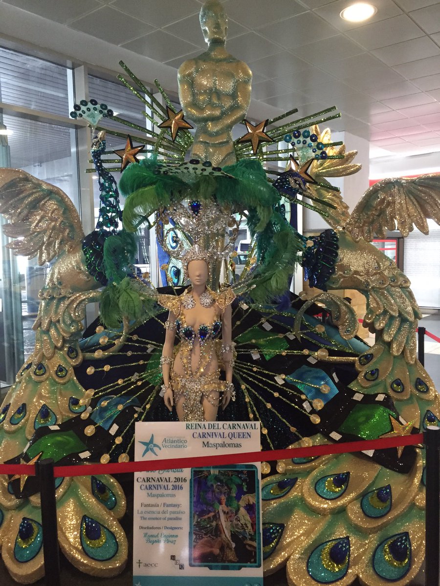 Ramon_SuarezO's tweet photo. Traje reina carnaval de #Maspawood #Maspalomas en el #aeropuerto de #GranCanaria @CCATLANTICOGC #Turismo @LpezAv https://t.co/2WK5DRbs0s