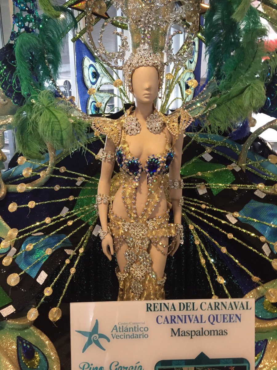 Ramon_SuarezO's tweet photo. Traje reina carnaval de #Maspawood #Maspalomas en el #aeropuerto de #GranCanaria @CCATLANTICOGC #Turismo @LpezAv https://t.co/2WK5DRbs0s