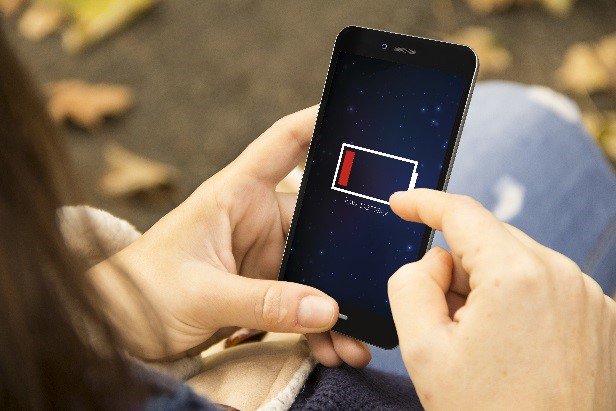 FrequencyTel's tweet photo. 44% of #smartphone users demand battery improvements. Check out our range of #Chargingcases! https://t.co/T8X1JusJee https://t.co/suVpq2y0Vi