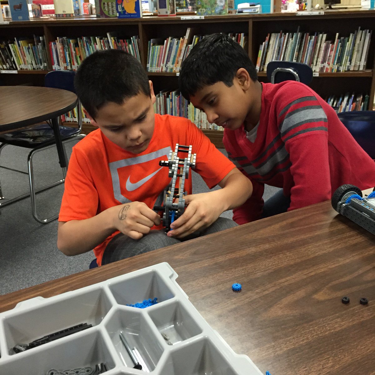 kirkbenson's tweet photo. Lots of excitement and intense problem solving last night during the @WaukeshaSTEM @VEXRobotics club #STEMteacher https://t.co/yYKIFuywZ0