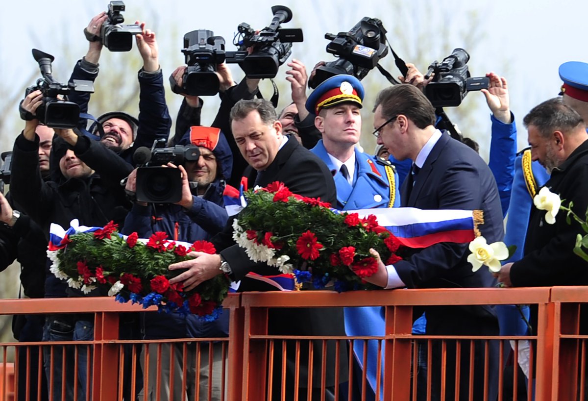 avucic's tweet photo. Пред жртвама клечимо, а Србији обећавамо живот. #Dansecanja #Varvarin https://t.co/amGX8bz1G3