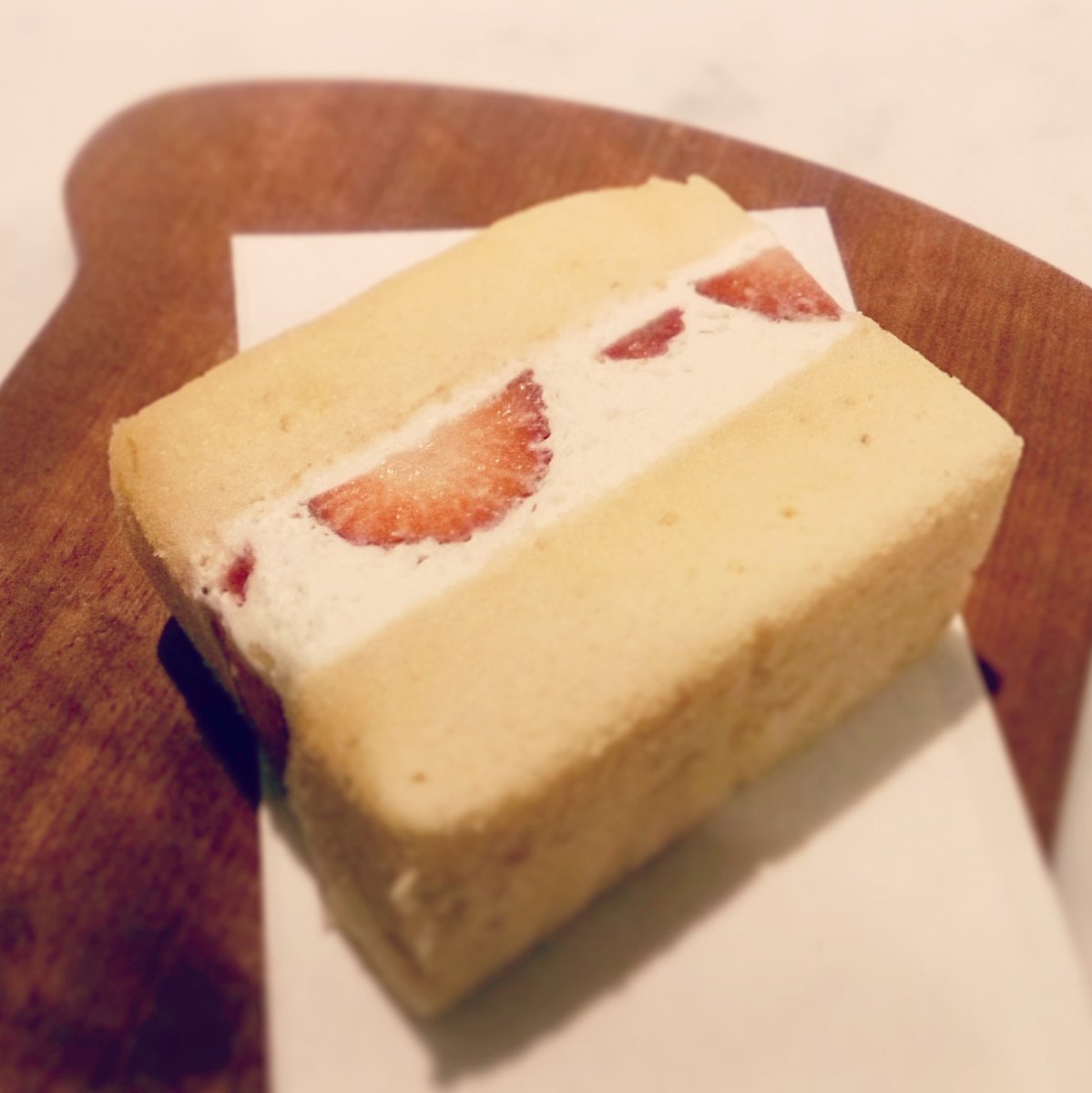 Sakura Mog 食べた 千疋屋 桜と苺のフルーツサンド 千疋屋のうまうまフルーツサンド パンが桜ver 繊細な感触の桜パン いや もはやケーキスポンジ というしっとりさ 桜味はほのかですがパンだけでうまい 下手なケーキよりうまくて最高か T Sakura Mog 食べた 千疋屋 桜と苺のフルーツサンド 千疋屋のうまうまフルーツサンド パンが桜ver 繊細な感触の桜パン いや もはやケーキスポンジ というしっとりさ 桜味はほのかですがパンだけでうまい 下手なケーキよりうまくて最高か T