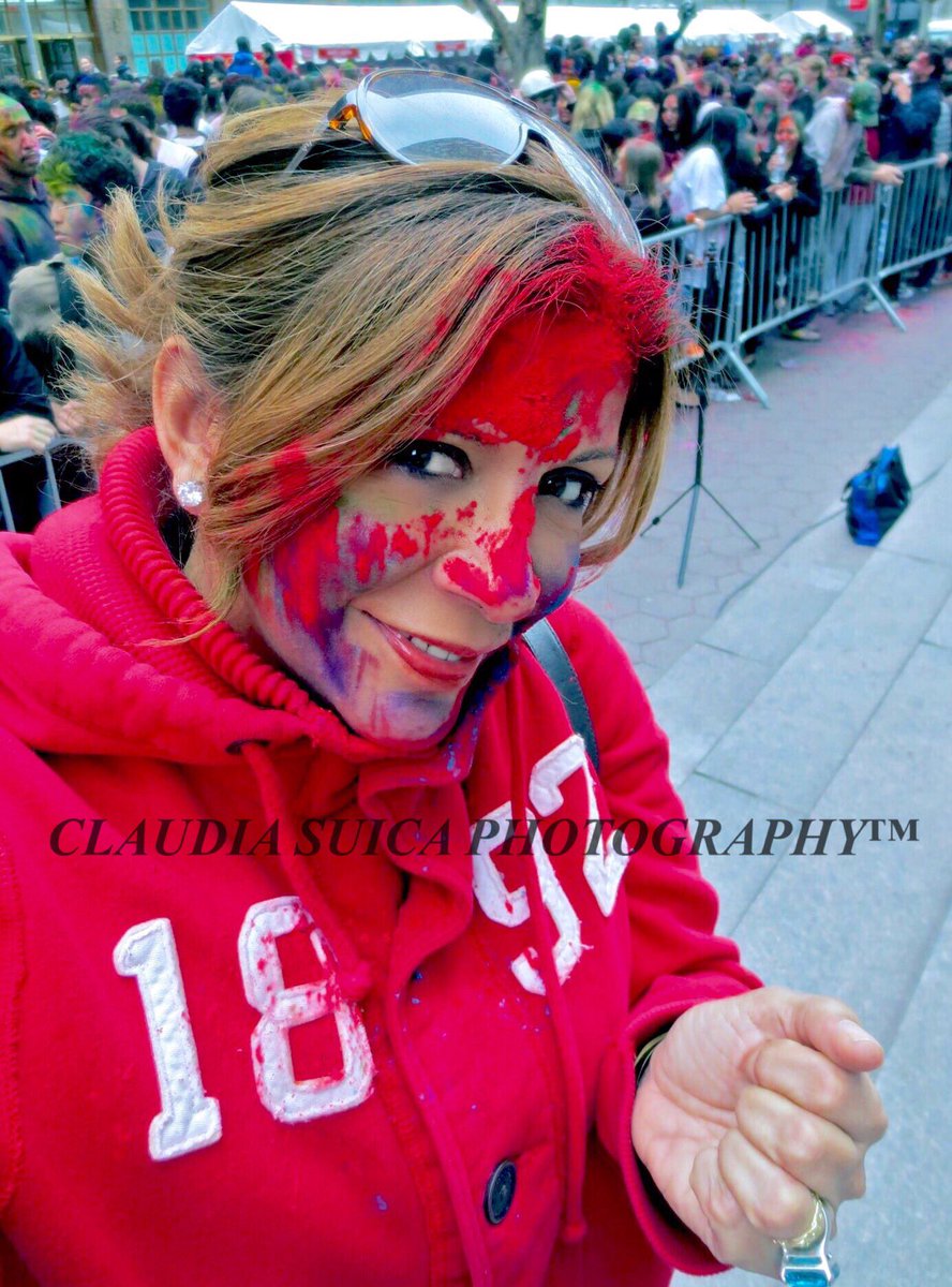 SuicaClaudia's tweet photo. #HappyHoli #Holi @SuicaClaudia #selfie #butfirst #letmetake https://t.co/TW6Tg4jnZ4 https://t.co/rfE44fBjkp