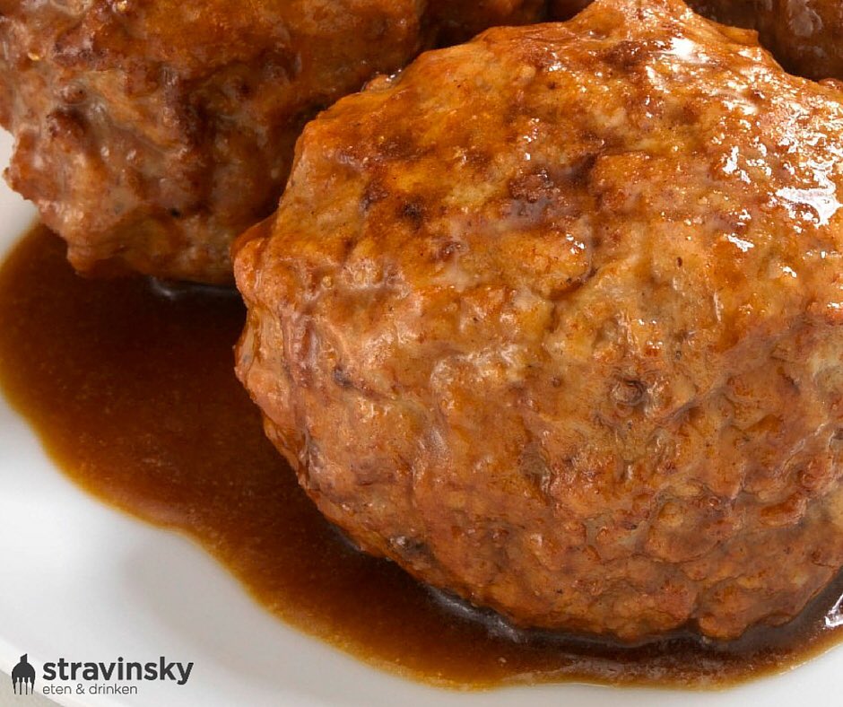 Daghap: aardappelpuree, haricot verts en 'n gehaktbal met jus. Voor 9 euro een heerlijke maaltijd! #wewv #hengelo