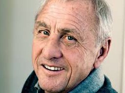 iEclip's tweet photo. Johan Cruyff (1947-2016). Que la terra et sigui lleu  #STTL #maleitcancer https://t.co/jwH6eAT4ZX