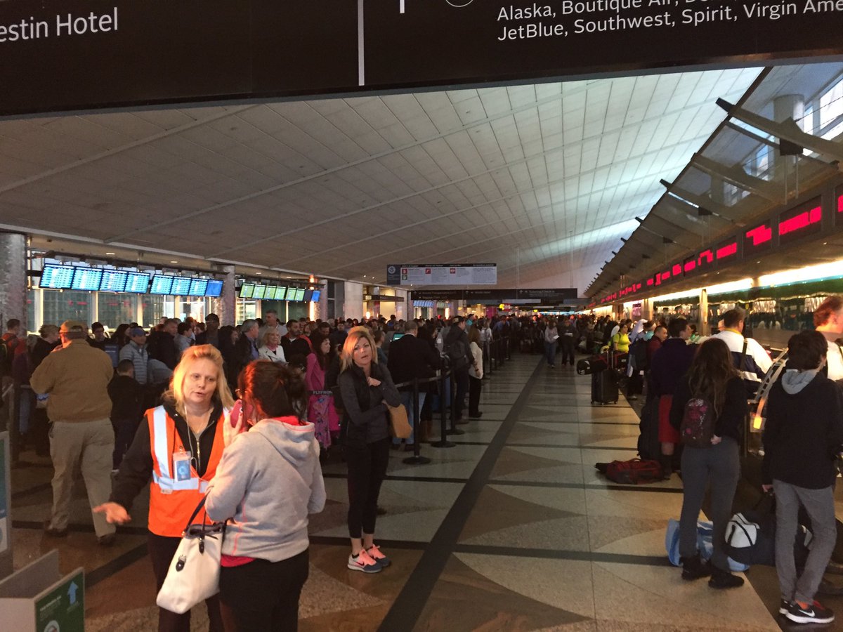 #denverblizzard #devnverairport nobody's going nowhere real fast #missedflight