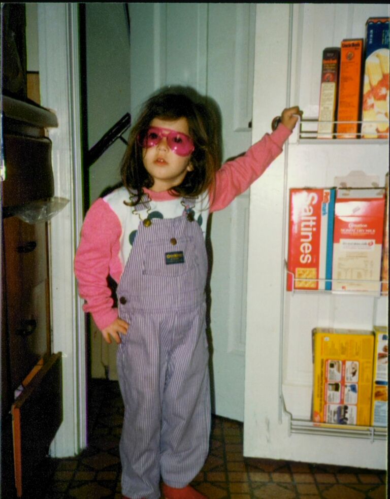 EmilysEntourage's tweet photo. #TBT to purple overalls and rose colored glasses that Emily still sees the world through to this day. #EETakingOff https://t.co/KMfKUXqs3L
