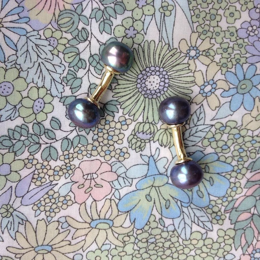 LondonMens_LCM's tweet image. Vintage inspired.

Pearl Peacock cufflinks also available in grey and white. 

gatsbymen.com 

#cufflin…