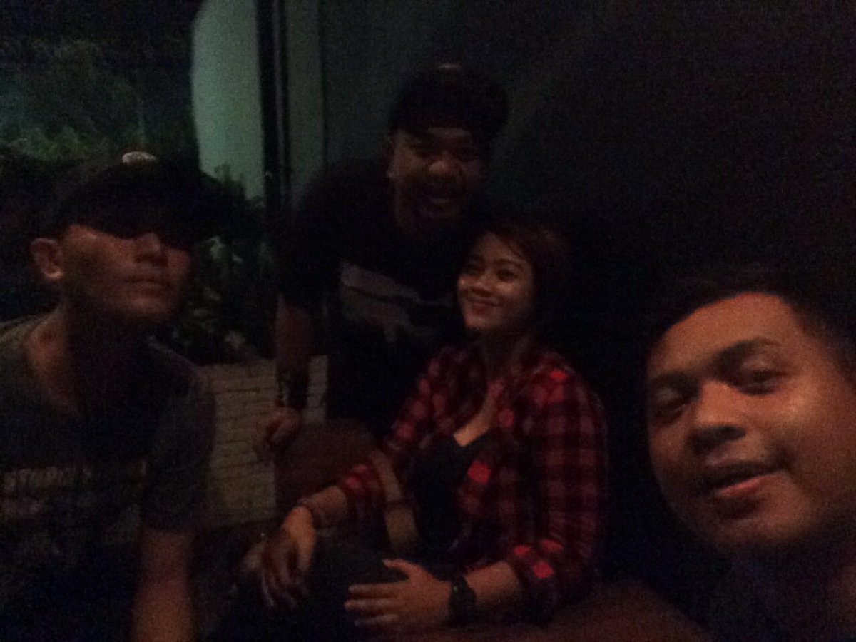 Ketemu <a href="/aiokey/">Handiani Pandansari</a> dan suami <a href="/taringhardcore/">TARING</a> nyah :)) (@ beer brother Kemang)