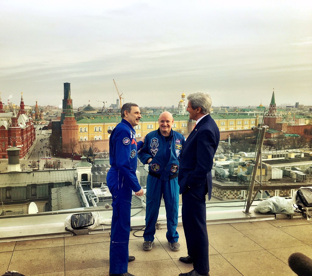 Scott Kelly tweet media