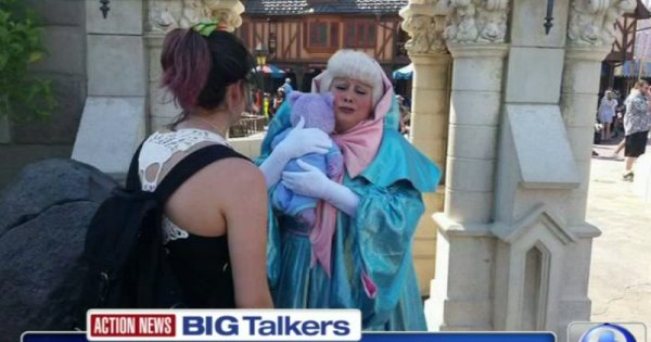 WD_Parks's tweet image. Grieving mom pens open letter of gratitude to real-life "Fairy Godmother" huff.to/1MDUedA