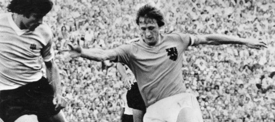 DeporteslaSexta's tweet photo. El fútbol español llora la muerte de Johan Cruyff https://t.co/9YfSz9ky8M https://t.co/kS620c9RDW