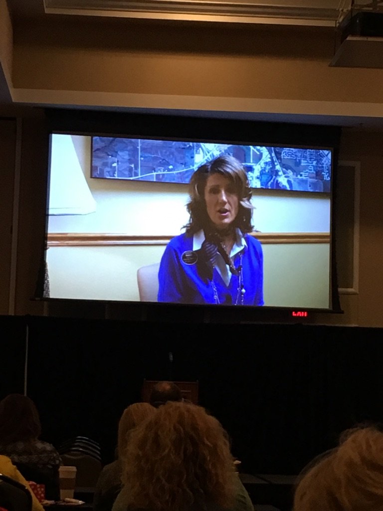 TracyAdams_IC's tweet photo. Look at @ssersland representing @coldwellbanker Iowa City! #cbrep #GenBlueIA https://t.co/cauSGMGsbO