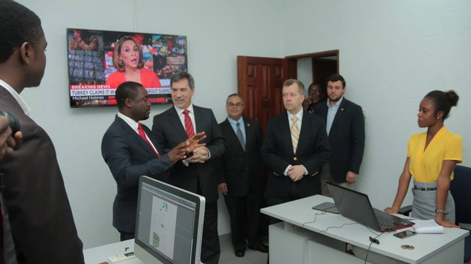 ilissom1's tweet image. L'Ambassadeur des #USA au Cameroun visite l'Agence de régie #AcmarMediaGroup ce jeudi 24 Mars à Douala. #PR