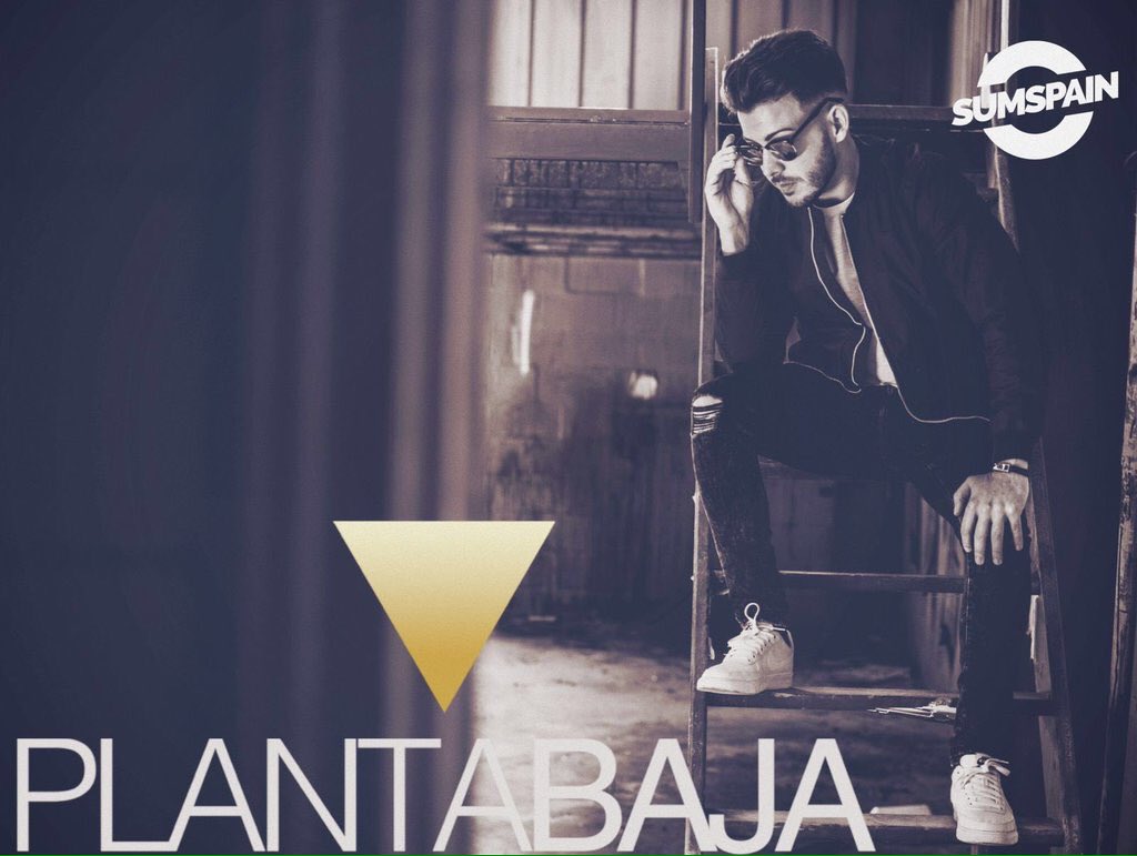 NUEVO SORTEO!!
RT la foto para participar en el sorteo de 3 botellas + cachimba para este domingo antes de las 20h!