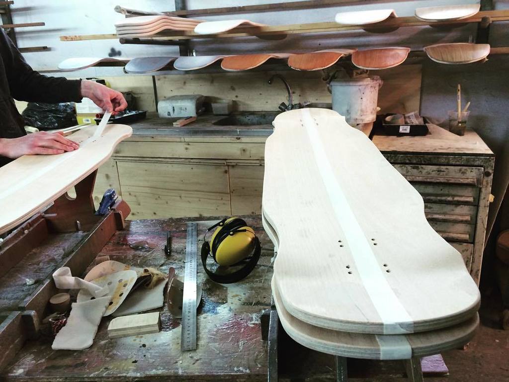 ArkaicConcept's tweet image. En mode production à la cool #madeinfrance #ecoprocess #ecofriendly #artisanat #arkaicconcept #arkaicskateboard #ha…