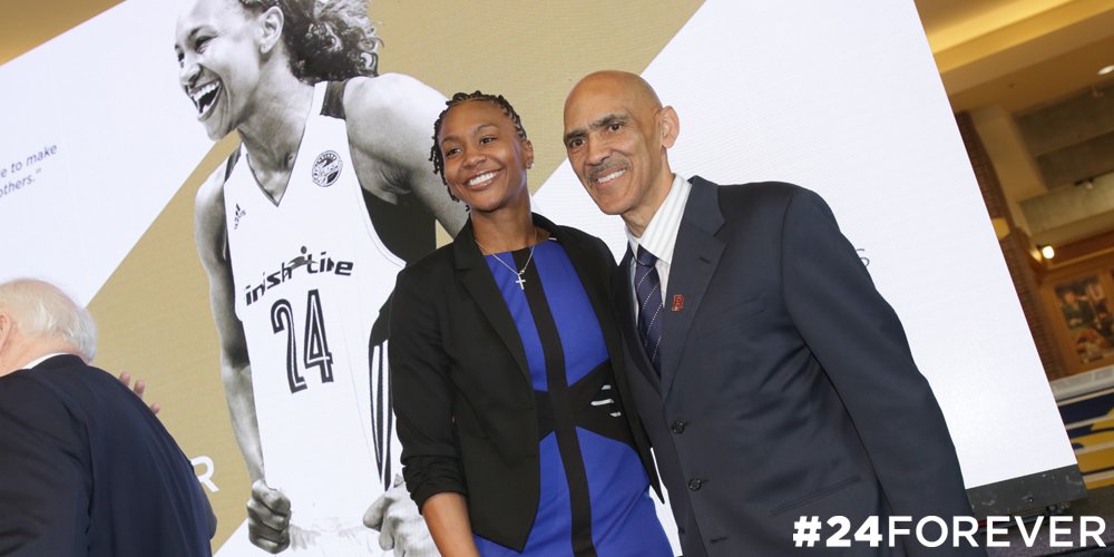 IndianaFever's tweet photo. See 📷s from Tuesday's @Catchin24 Legacy Lunch: https://t.co/2MIxI8wcmd #24Forever https://t.co/H3axfGPgR9