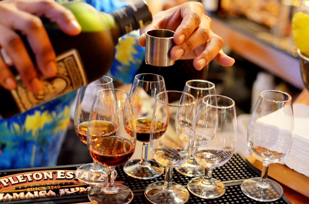 cottonscamden1's tweet photo. Let the rum flow #Camden open till 3am tonight, Friday, Saturday for #BankHoliday Dj vibes all weekend long https://t.co/uRcvmYlpaJ