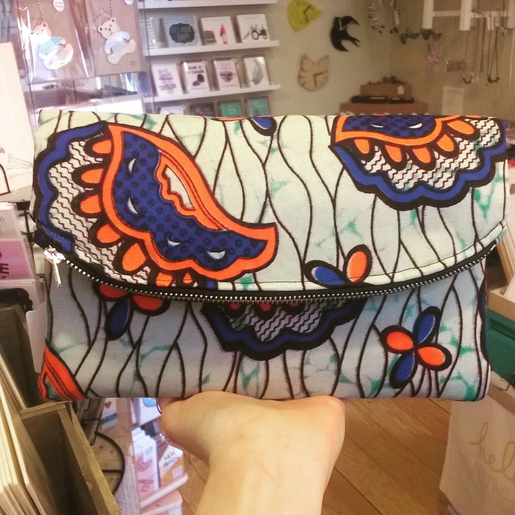 Delivery from <a href="/dendikouk/">Dendiko</a>! #africanprint #africanpattern #pattern #surfacepattern #clutch #… ift.tt/1UJG2aN