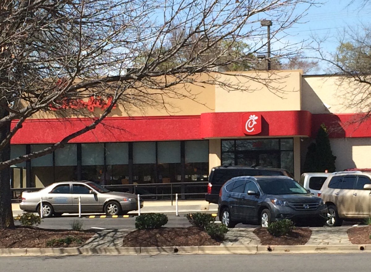 DaveOLittle's tweet photo. Why aren't these in Canada? Visiting down in Charlotte. Had to go to the fave fast food. https://t.co/AoiZtH3bG4