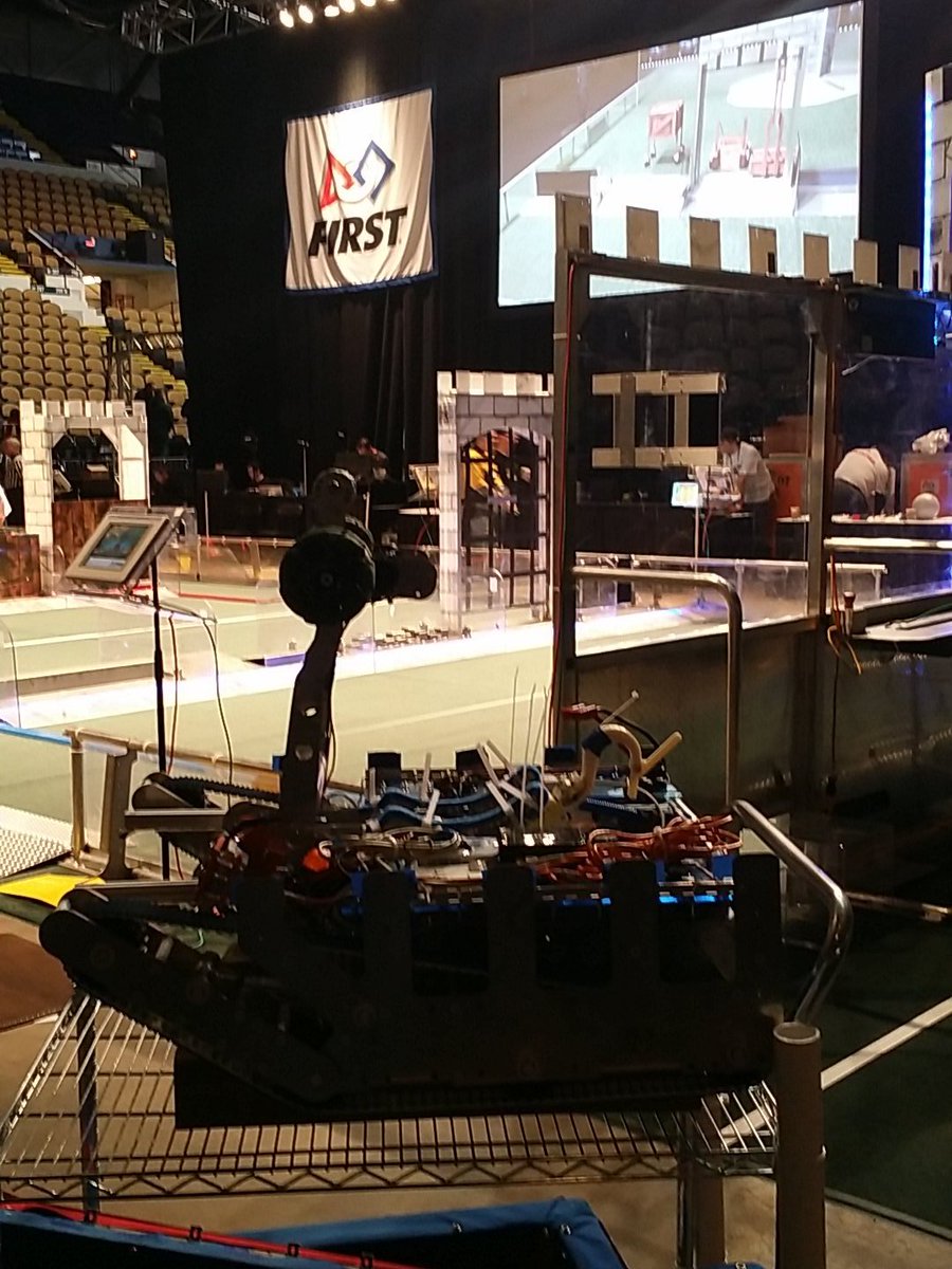 Bearbotics2358's tweet photo. Smokey 9 is ready for her close up getting ready to go on the Milwaukee morning news! #lznation #colliftapult https://t.co/gAFgy8PudW