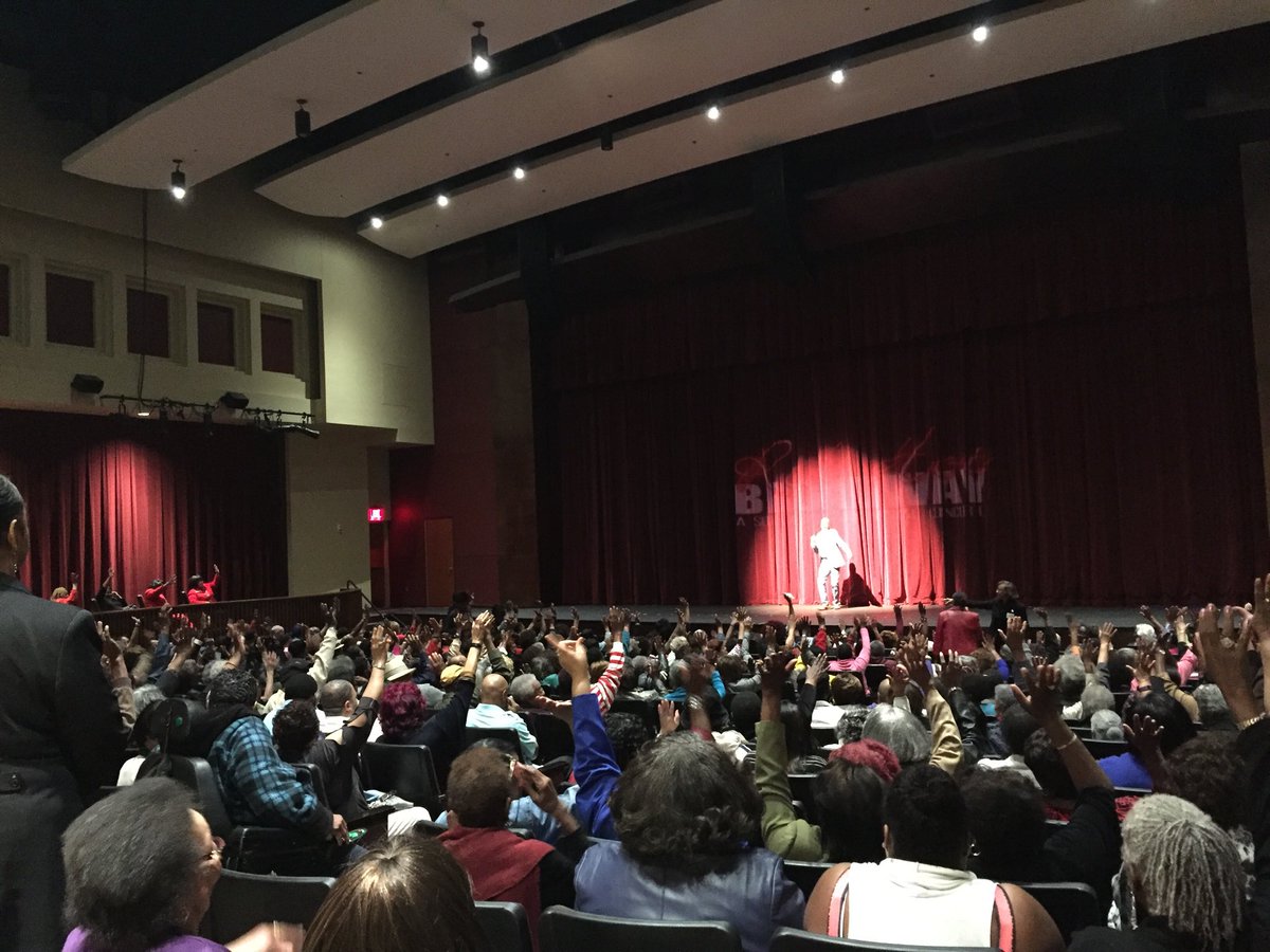 boykin_alisa's tweet photo. On stage now is Stepp Stewart opening the show. The audience is very excited! https://t.co/Bk3TuX3hBH