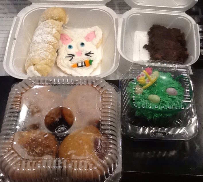 SherryFoxx's tweet photo. #CreateACake brought these in today! ππππ° stop in and see them in Olds Plaza! #MaleCall @HitCountryKI https://t.co/c7OmHvPwnC
