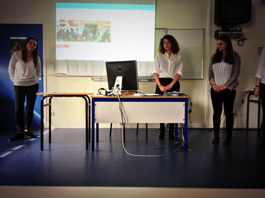 le14bis's tweet photo. Soutenance des étudiants @infocomlaroche @AlexisPoul1 @LoLu_La @LeaGaillard_ @GtrPauline @eliselclerc https://t.co/0VIOnIfScT