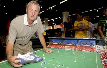 FlickMaster's tweet photo. RIP Johan Cruyff https://t.co/jJzemGw1ZA