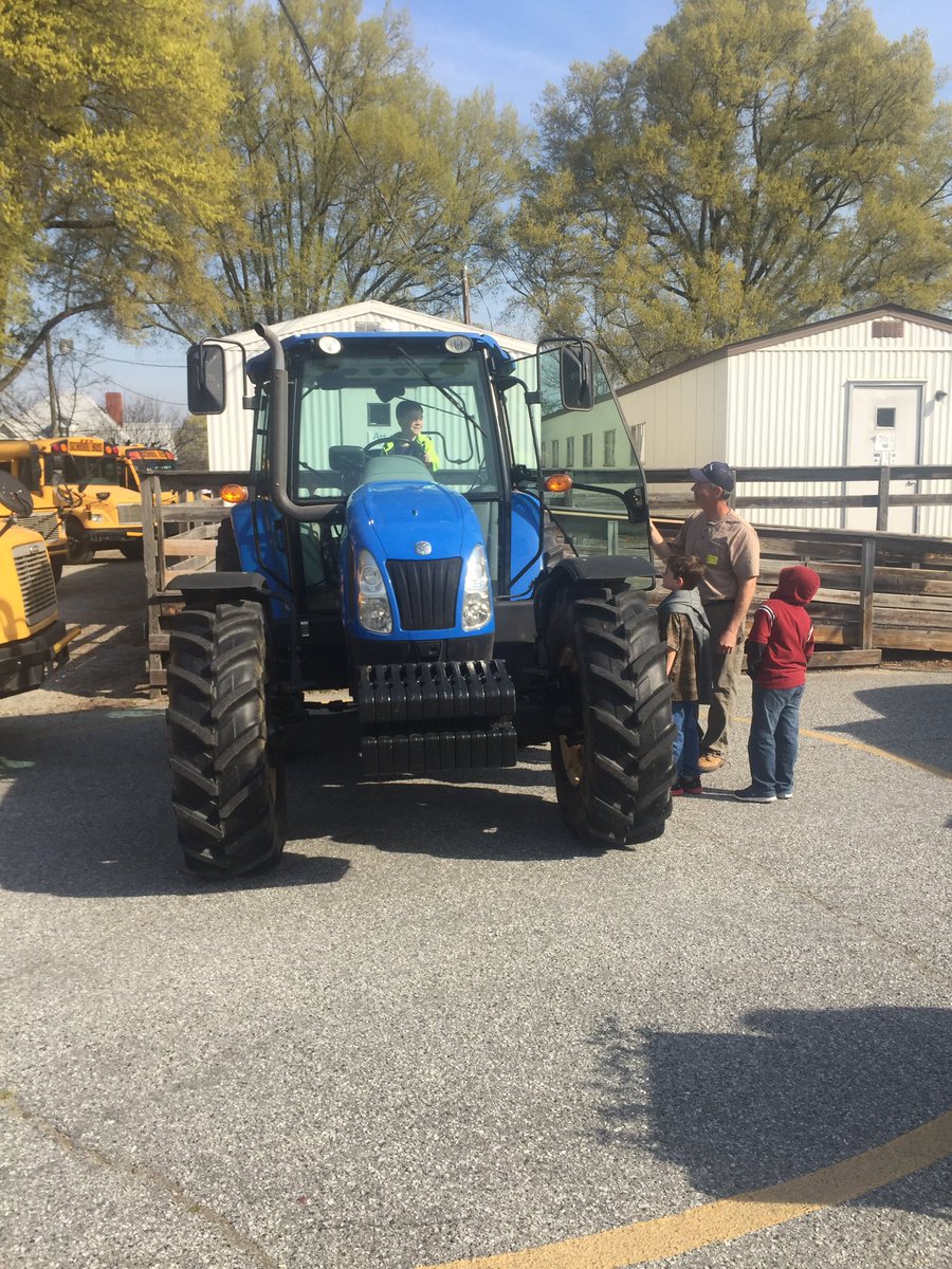 TatumMissy's tweet photo. Thanks to Wetmore Farms! #careerday @Woodleaf_Eagles https://t.co/CqfOO0jaeK
