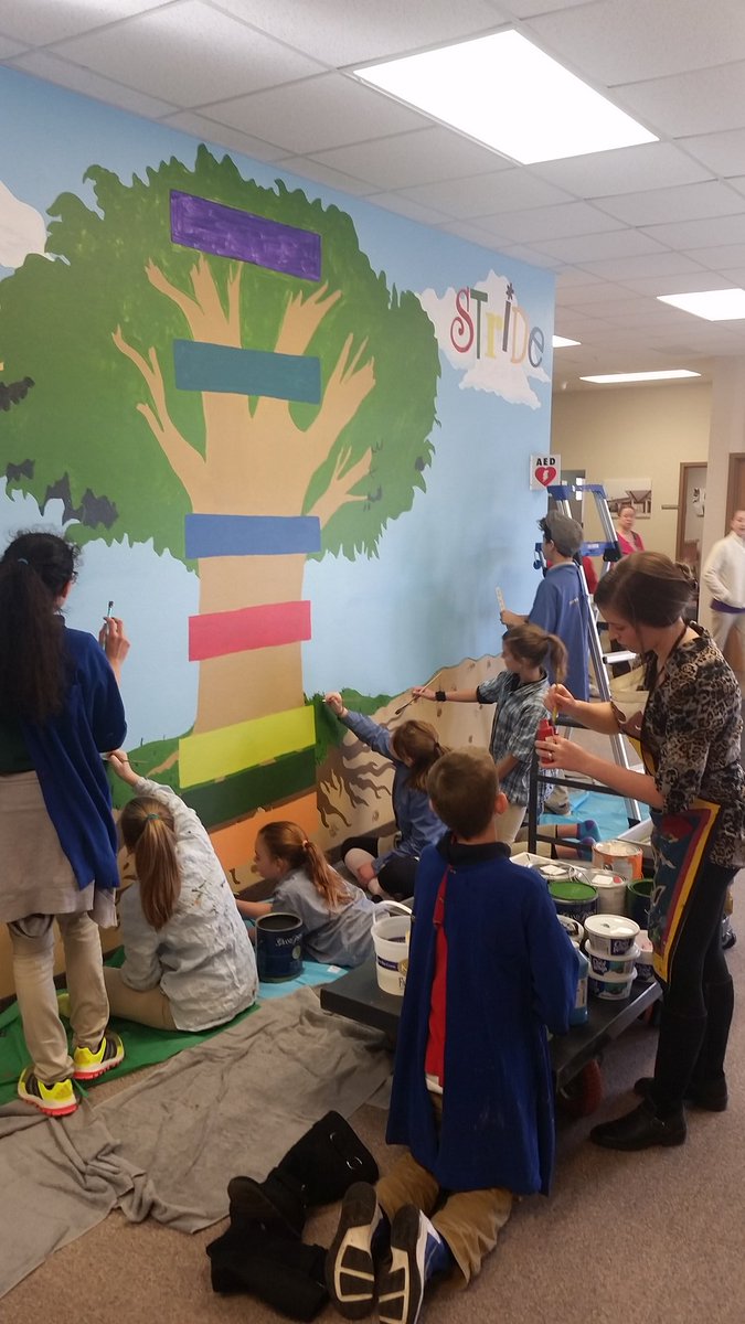 STRIDEAcademyMN's tweet photo. Students making our school beautiful- all associated with the 7 Habits. #LeaderinMe https://t.co/3pxvtjC1va