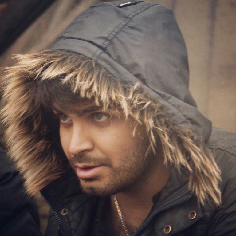 AbdiPedram's tweet photo. #Gemtv #makeyup #set https://t.co/ygXVGebBed