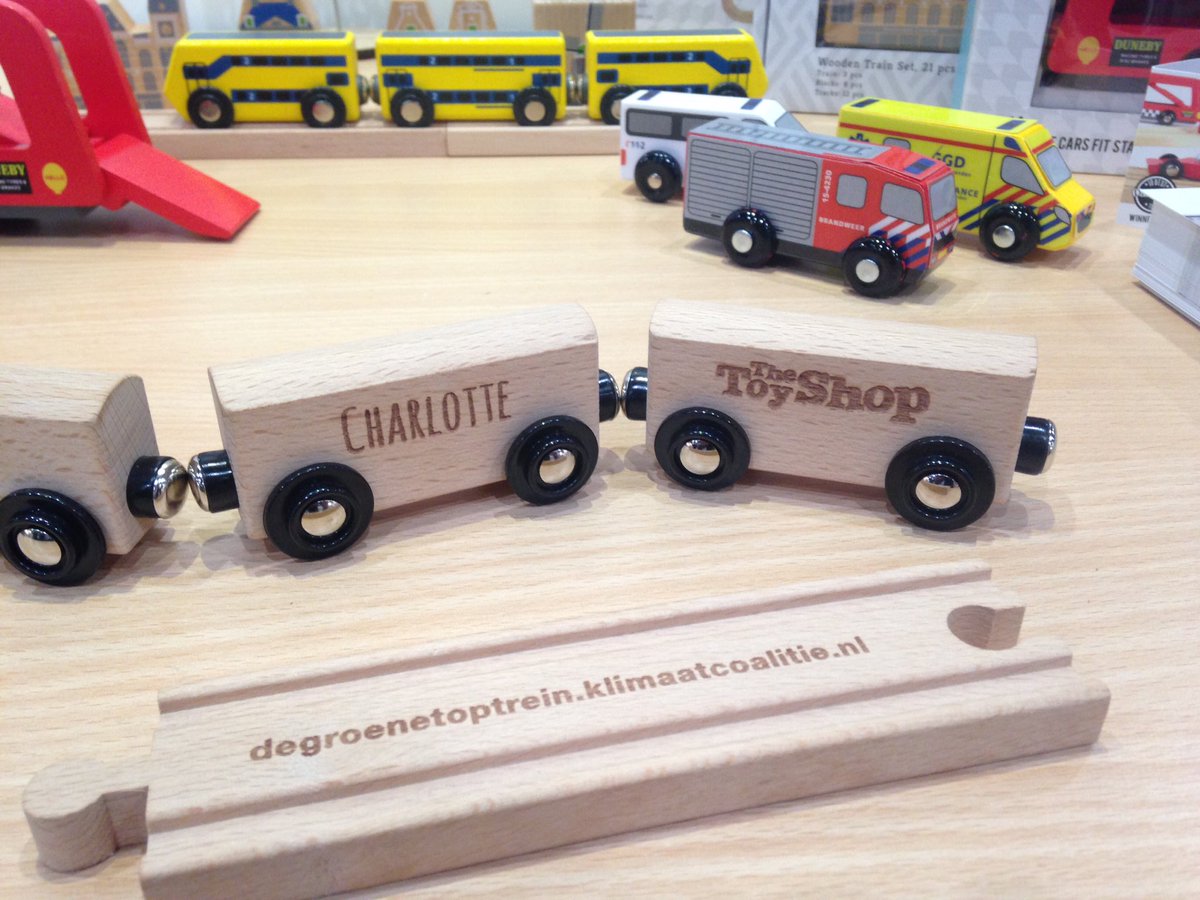 ikonictoys's tweet photo. #promzevent Houten trein met logo, vanaf 5 stuks! #promz #premium #speelgoed https://t.co/3GehAvqFJ8