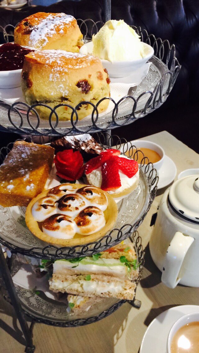 @BillsRestaurant just had the most delicious afternoon tea at Woking... Staff there are 👌🏼 thanks 😘