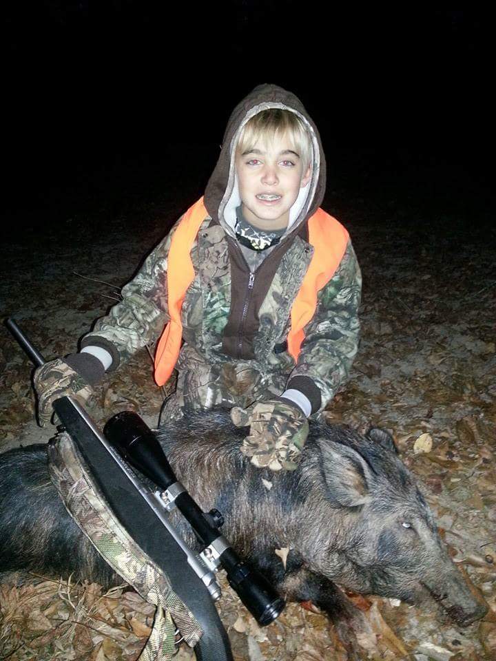 ThickBrushOutdr's tweet photo. My youngest Ayden with a nice sow https://t.co/rBlEMXTNpo