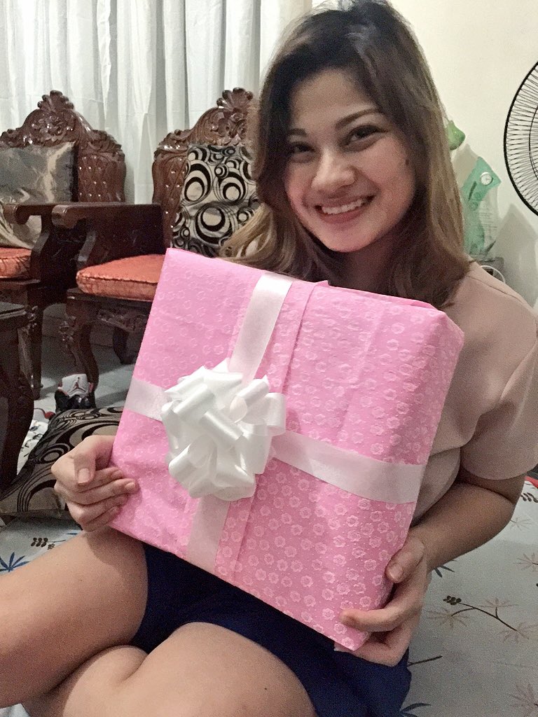 QuennieRoman's tweet photo. 12am-look! Salamat sa salubong!! You have treated me soo well!!! Spoiled girlfriend right here 🙊 Wuvyou @OyoDioko https://t.co/VFN7VNKW8V