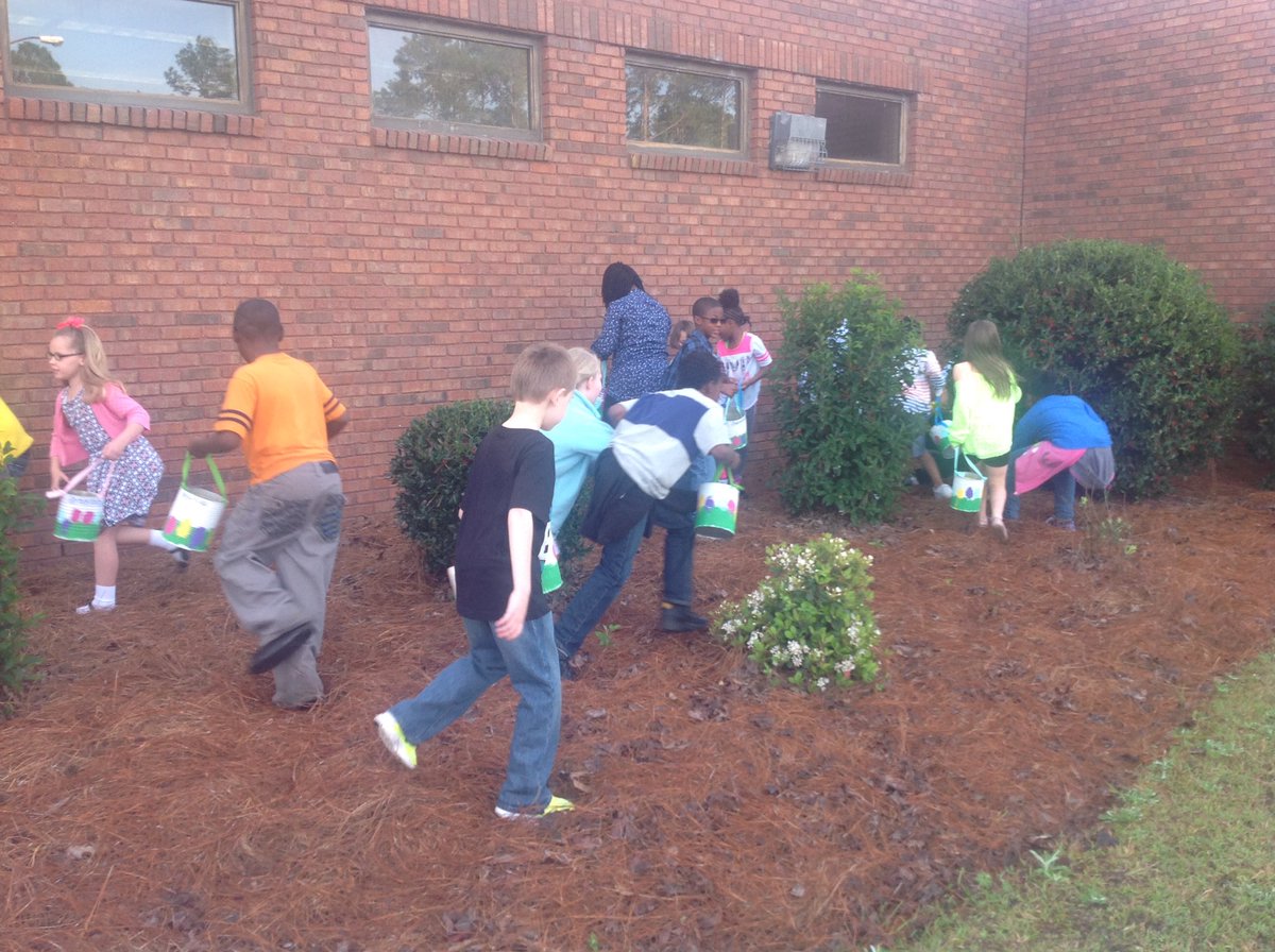 purvistce's tweet photo. Egg hunt! We had a blast!!! https://t.co/oOLBy0qSRC