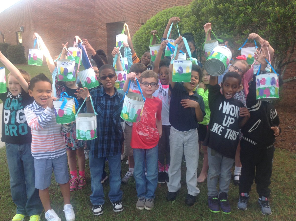 purvistce's tweet photo. Egg hunt! We had a blast!!! https://t.co/oOLBy0qSRC