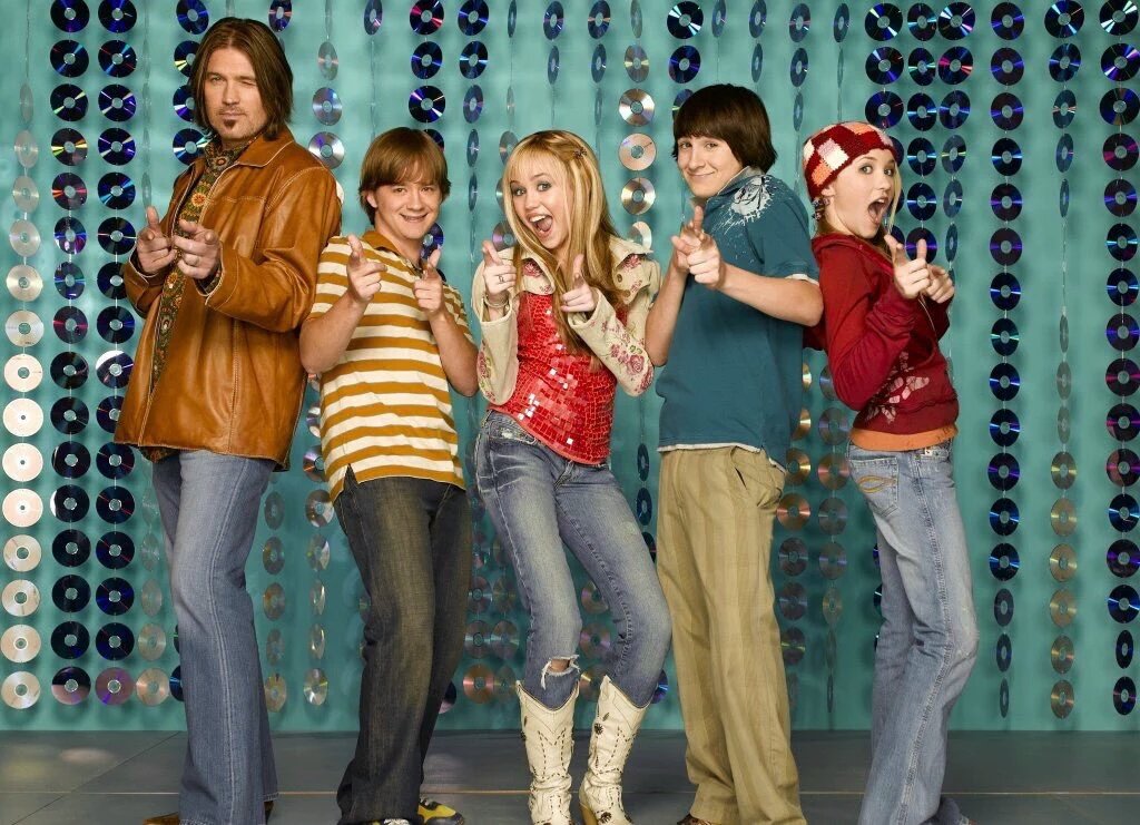 basicwhytechick's tweet photo. It's officially been 10 years since Hannah Montana premiered 😭 I feel so old #10YearsOfHannahMontana https://t.co/UZktTRvmZR