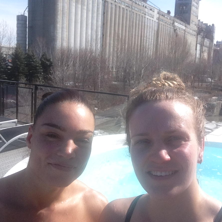 Repos bien mérité pour les futures olympiennes au @Bota_Bota au retour des qualifs olympiques! #rio2016 #RioAbove