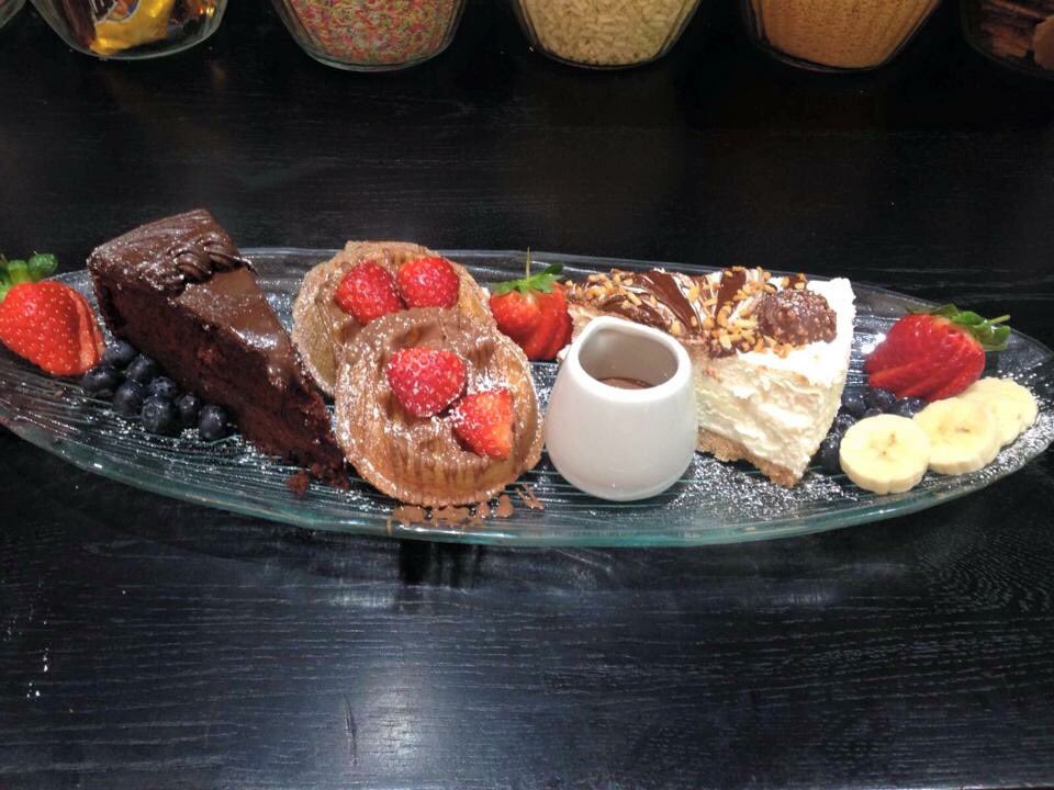 sugar_ldnrd's tweet photo. Our lovely sharing platter! Come and indulge in a selection of our finest desserts! 🍰🍫🍪🍦 #sugar #desserts #Sheffield https://t.co/vIPQpt7Yx1