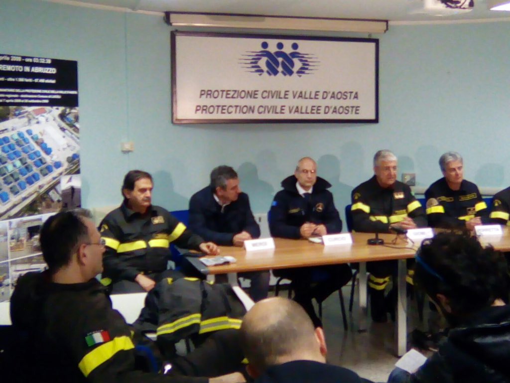 TgrRaiVdA's tweet photo. I vertici nazionali di protezione civile e vigili del fuoco in valle d'aosta. Nel Tg delle 19,35 https://t.co/lneyJeZoCK