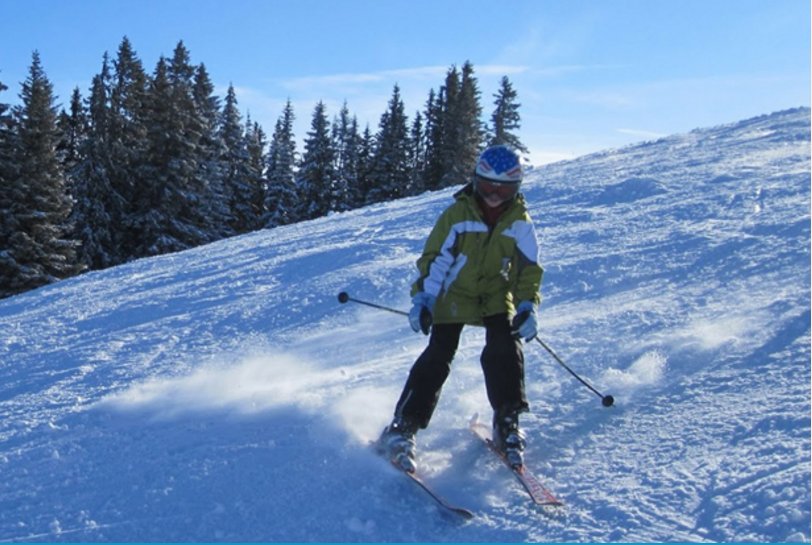 The_AOP's tweet image. Taking to the slopes for the holidays? Why yellow lenses might make you a better skier ow.ly/ZNjF4