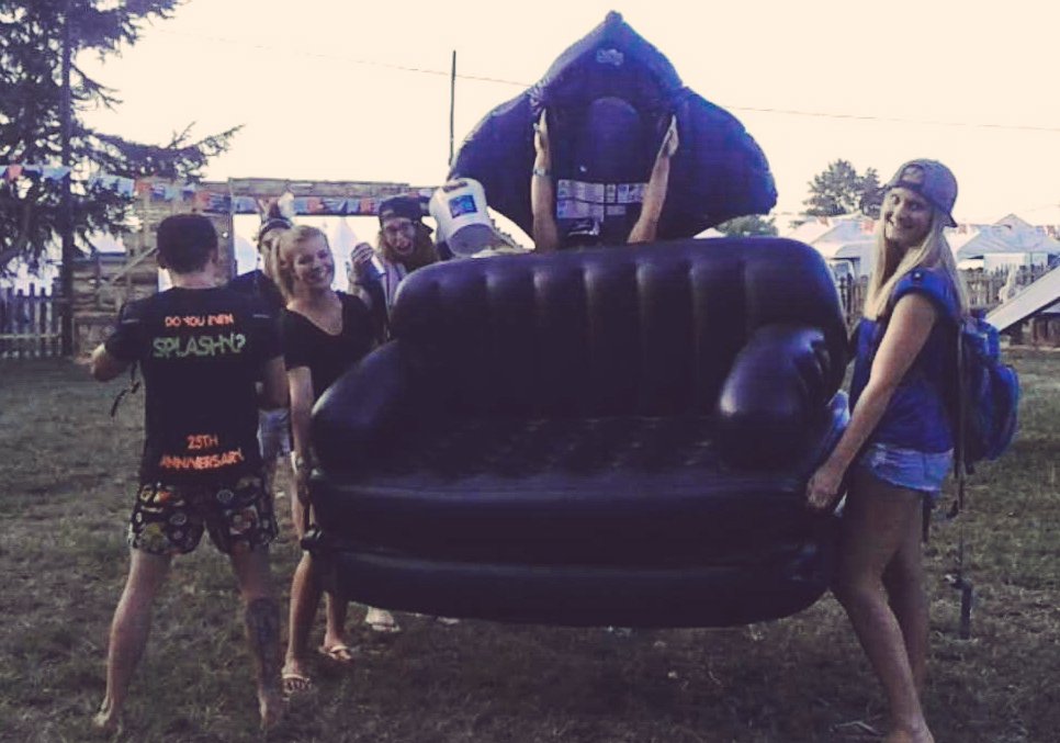 CeecesTravel's tweet photo. Sorry about photo quality but this is how we do at @splashyfen #splashy2016 #Splashyfen #CeeceIsAtSplashy https://t.co/hrI2T8ecu4