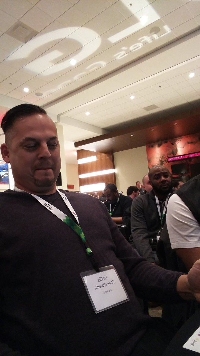 cjcalcon's tweet photo. @5gmenballin Tryin out his selfie skills at LG device training
#lgg5kc https://t.co/ioFmRpnH9e