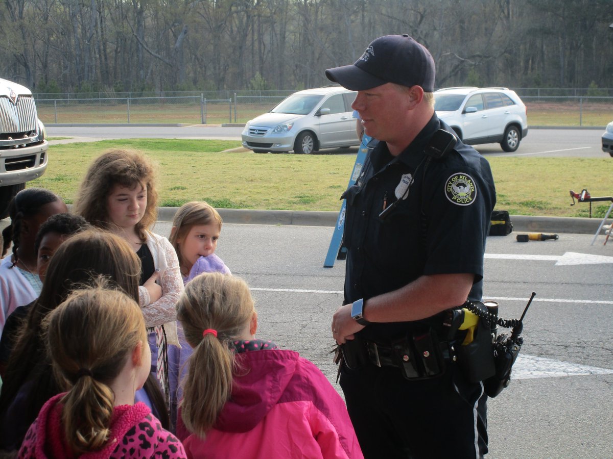 RCE_HCS's tweet image. Career day at RCE.  #ensuringsuccess #preparingourfuture