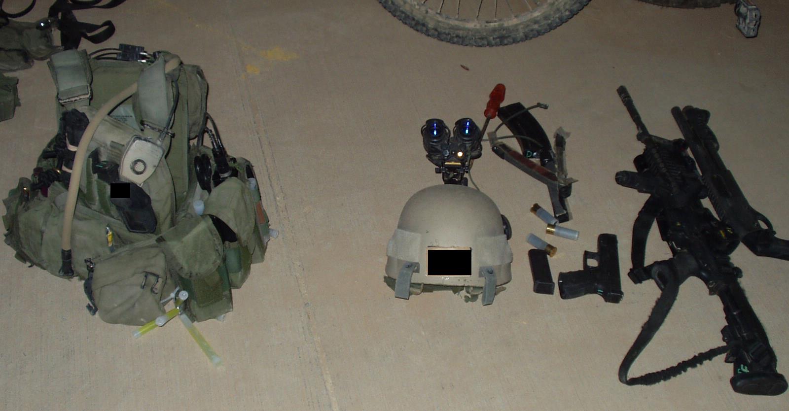 Jien シュレックことジョン マクフィー氏がデルタ隊員時代 約10年前 に使用していた装備品 コンパクトサイズの第3世代グロックが確認できる デルタは 40口径のグロックを使用すると聞いたこともあるけど G19かg23か判別できないな T Co